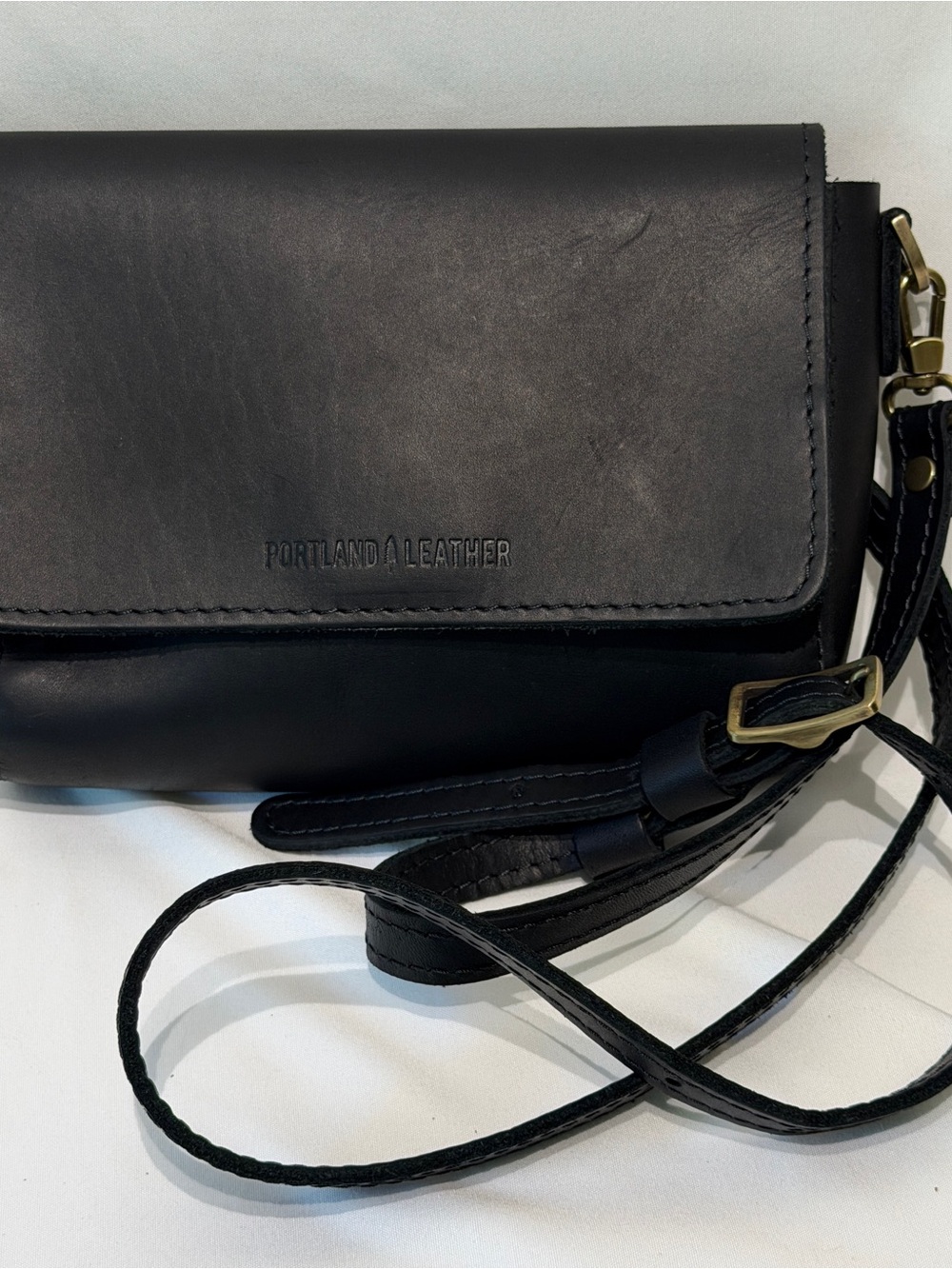 Portland Leather Black Metro Medium Crossbody Bag